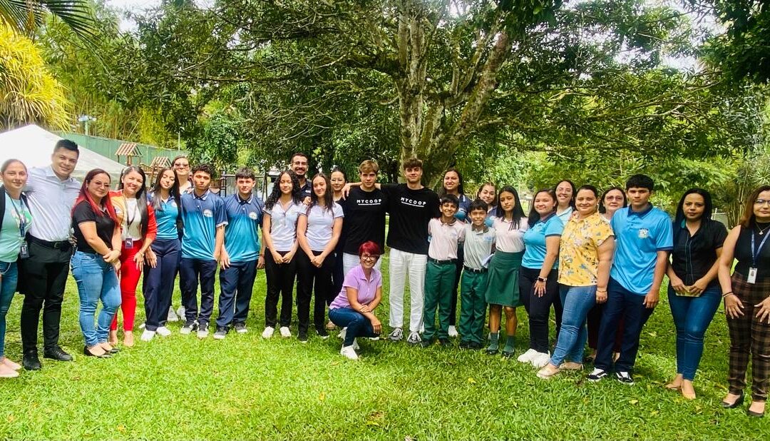 Los jóvenes de Madrid que apostaron por un proyecto social, humanizando el emprendimiento en Costa Rica